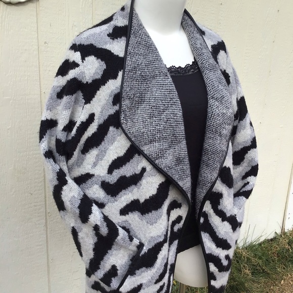 EUC Winter Camo Print Cozy Jacquard Overpiece - Picture 12 of 16